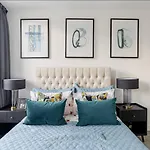 Luxurious Apartment 5 Mins To City & Train Station