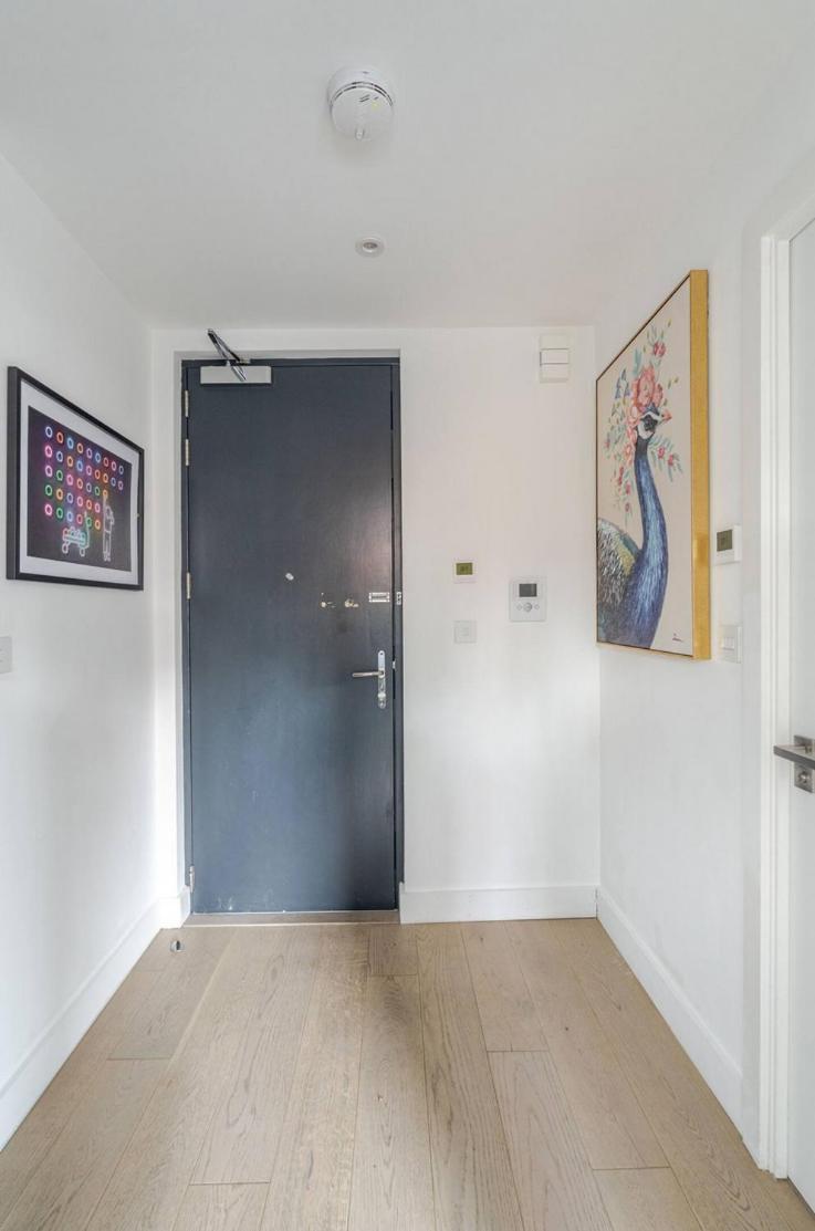 Appartamento Luxurious 5 Mins To & Train Station Londra