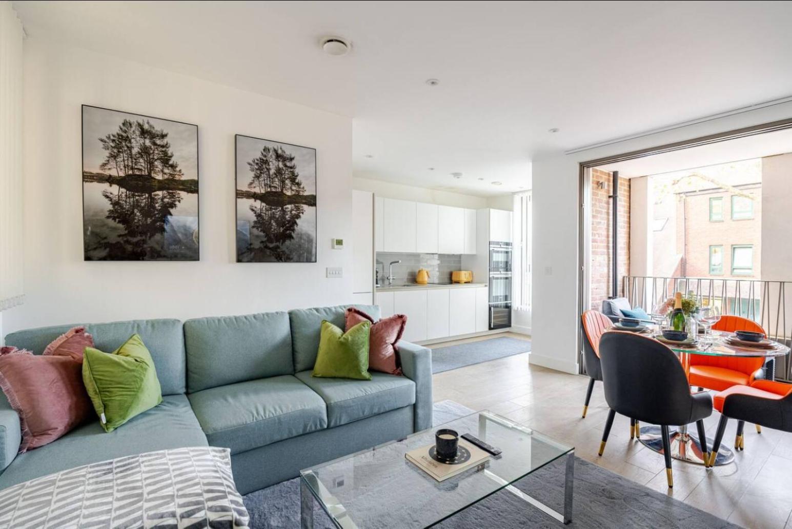 Luxurious 5 Mins To & Train Station Appartamento Londra