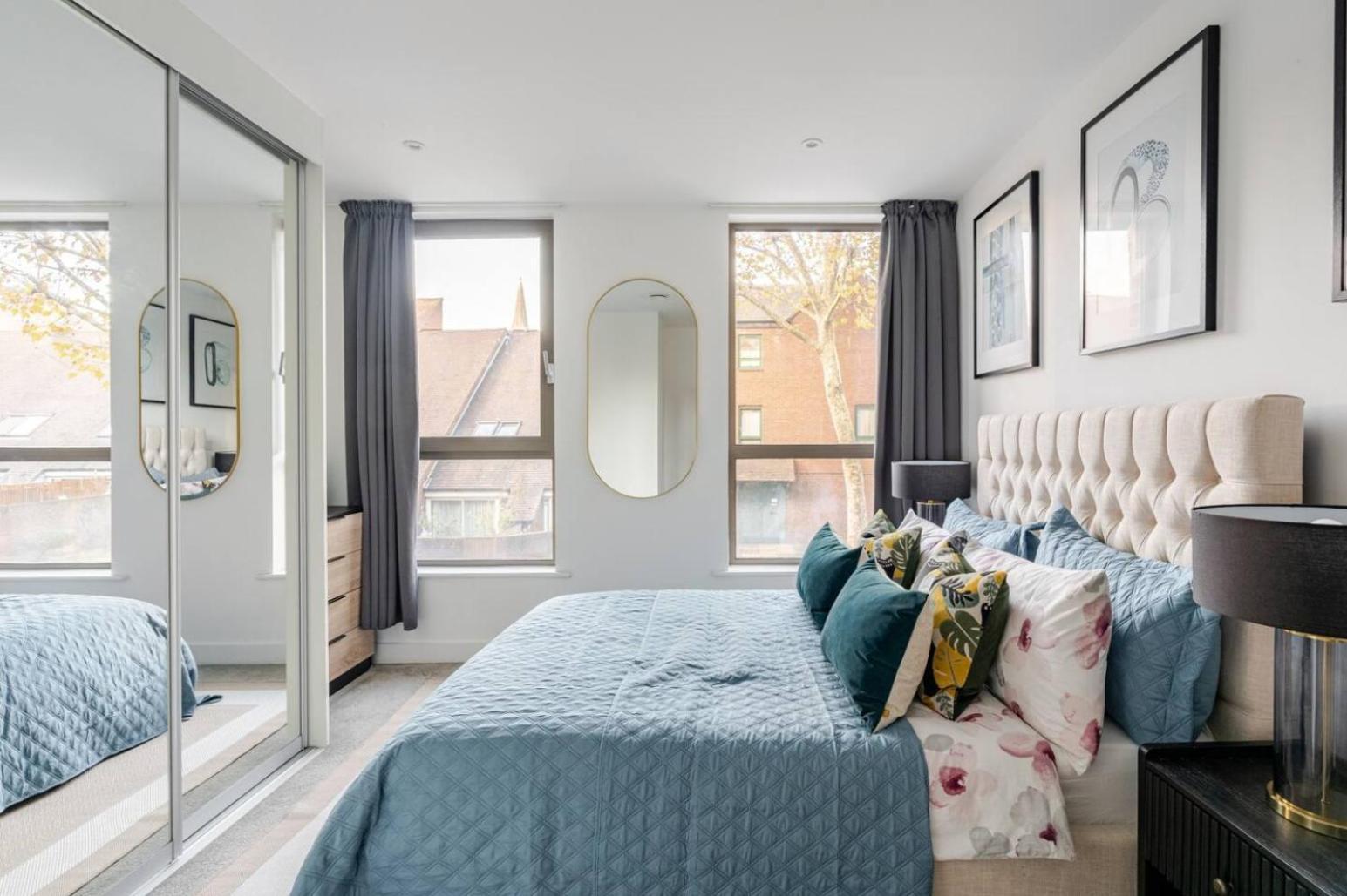 Luxurious 5 Mins To & Train Station Londra